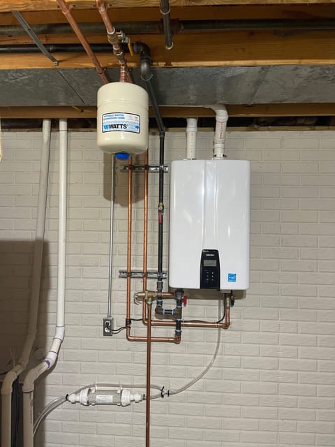 Wall-mounted tankless water heater with copper supply lines